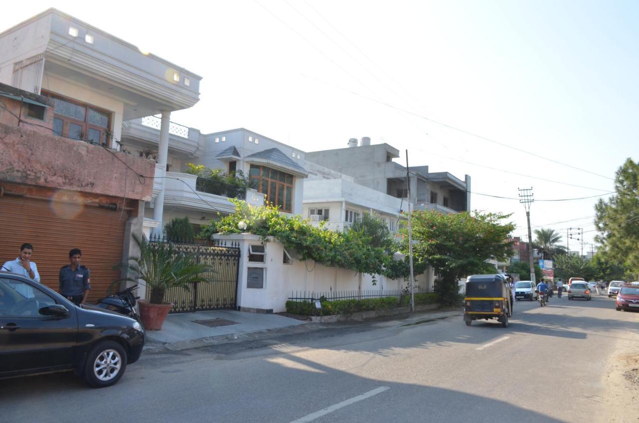 Sandy's Homestay Jammu Luaran gambar