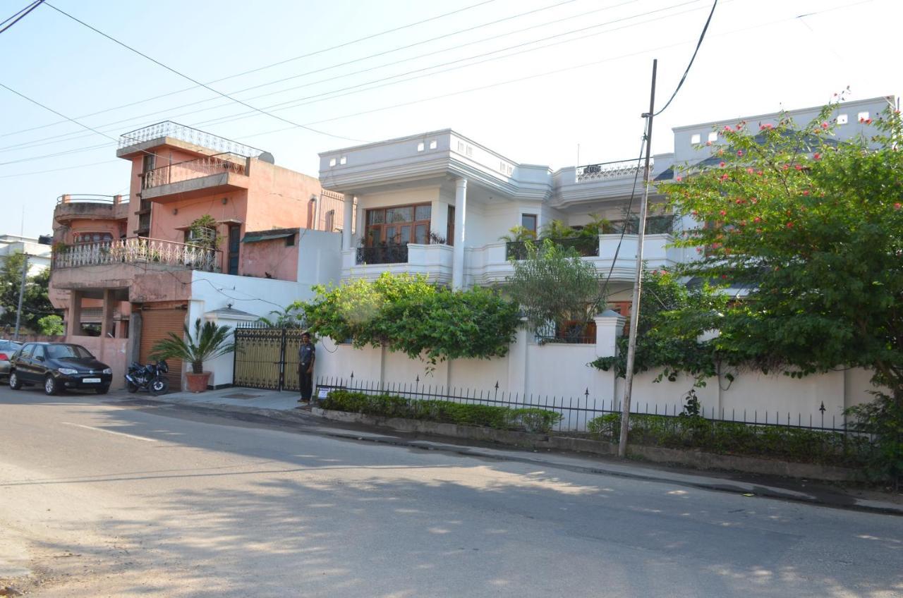 Sandy's Homestay Jammu Luaran gambar