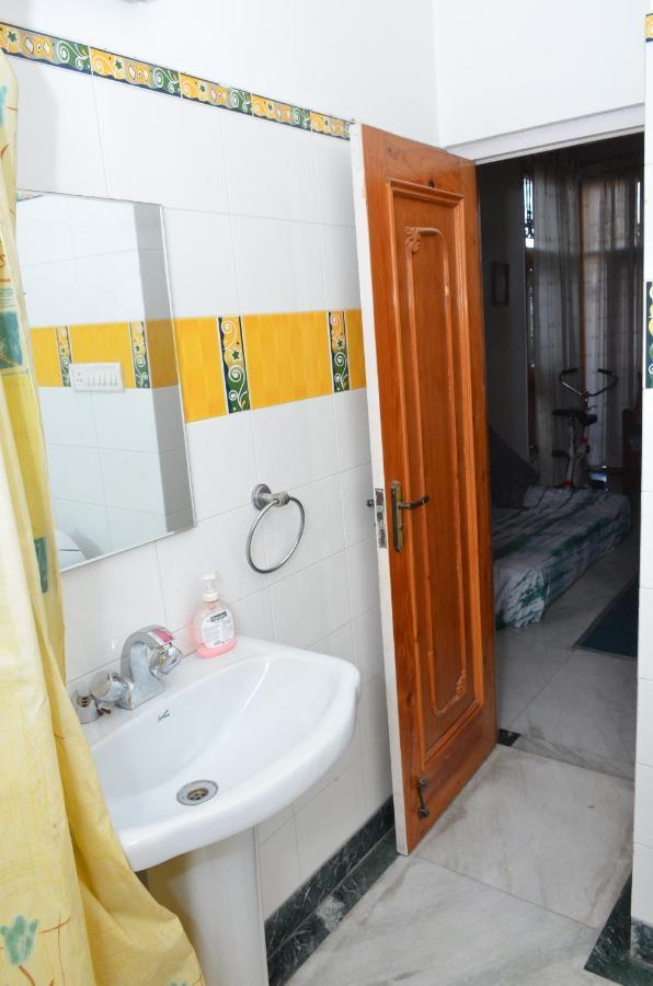 Sandy's Homestay Jammu Luaran gambar