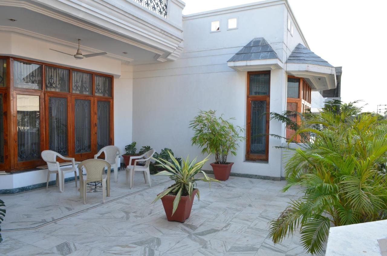 Sandy's Homestay Jammu Luaran gambar